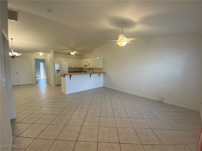 1027 SE 11th St in Cape Coral, FL - Building Photo - Building Photo