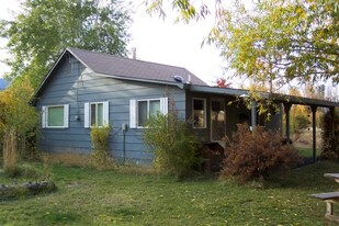 4922 Chesapeake Ln in Conner, MT - Building Photo