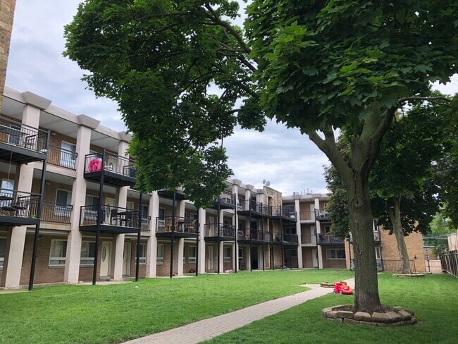 property at 6424 N Ridge Blvd