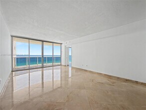 17555 Collins Ave in Sunny Isles Beach, FL - Building Photo - Building Photo