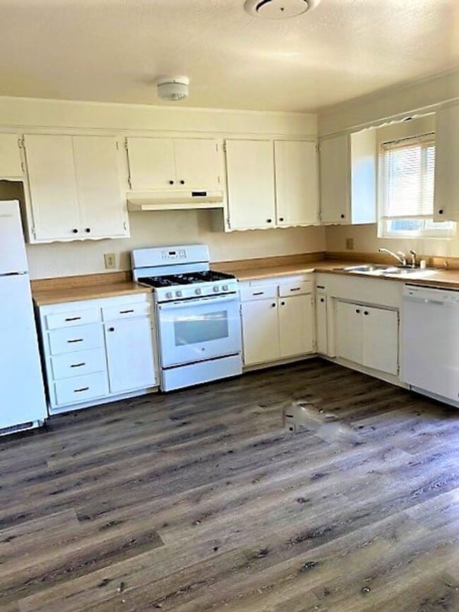 2776 Helen St in Redding, CA - Building Photo - Building Photo