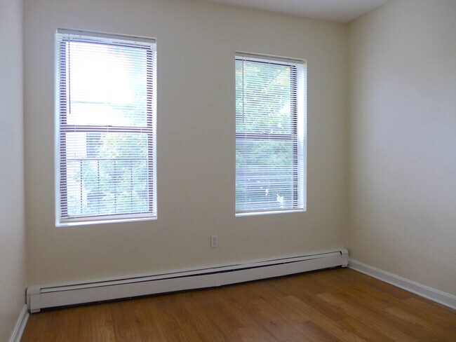 71 S Huntington Ave, Unit 5 in Boston, MA - Foto de edificio - Building Photo