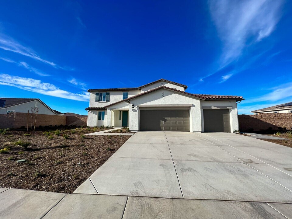 31310 Reserve Dr in Winchester, CA - Building Photo