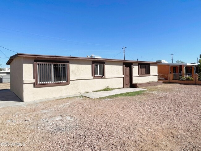 2302 E Lynne Ln in Phoenix, AZ - Building Photo - Building Photo