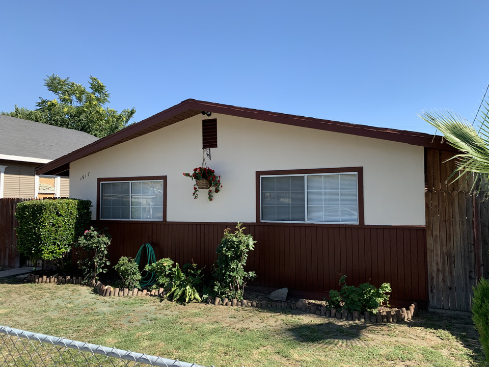 1917 Orange St in Bakersfield, CA - Building Photo