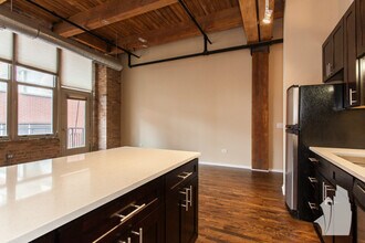 1500 W Monroe St, Unit 00315 in Chicago, IL - Building Photo - Building Photo
