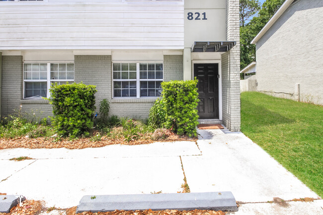 property at 821 Von Kolnitz Rd