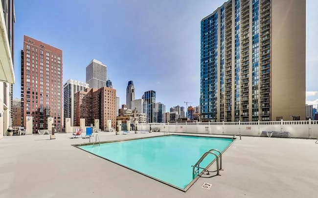 property at 1122 N Clark St