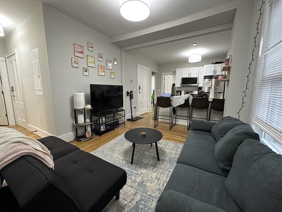 68 L St, Unit 1 in Boston, MA - Building Photo