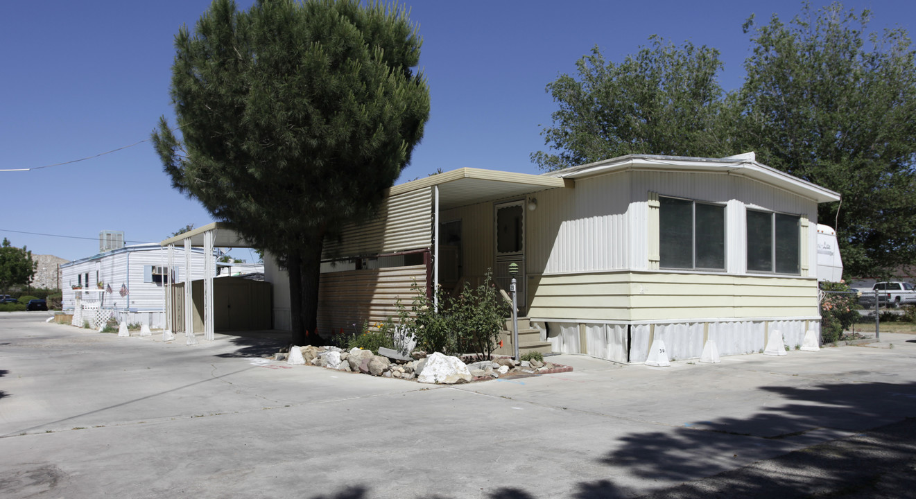 66 Trailer Park in Victorville, CA - Building Photo