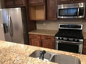 82 N 3475 W in Layton, UT - Foto de edificio - Building Photo