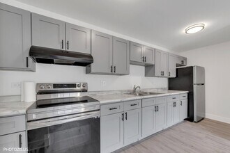 1955 N Hicks Rd in Palatine, IL - Foto de edificio - Building Photo