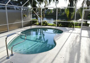 327 Salinas Dr in West Palm Beach, FL - Building Photo - Building Photo