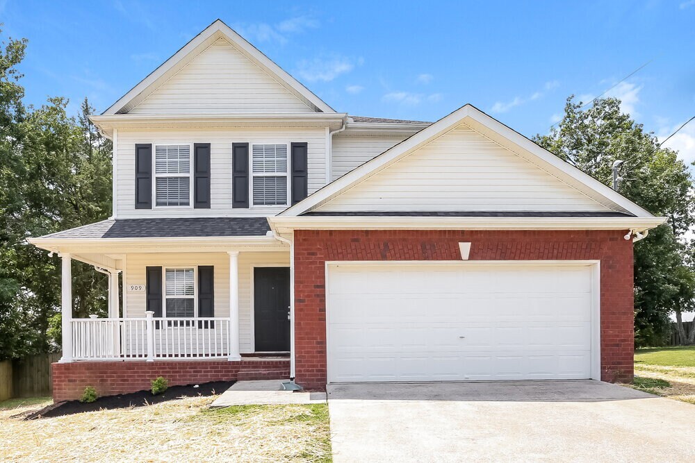 909 General Barksdale Dr in Smyrna, TN - Building Photo