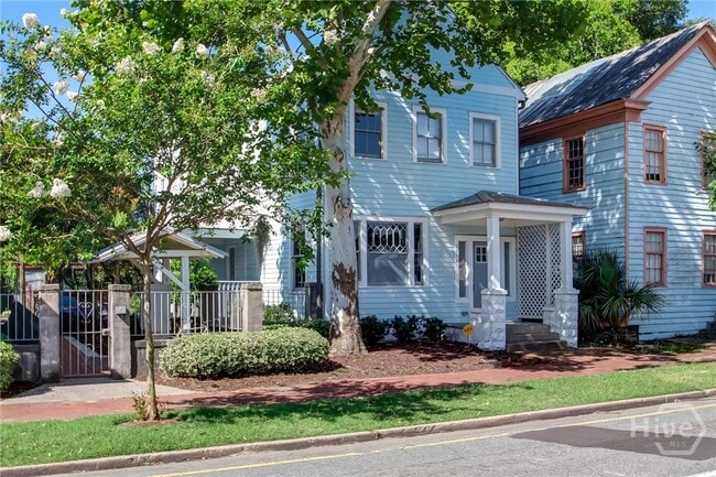 307 W Henry St in Savannah, GA - Building Photo - Building Photo