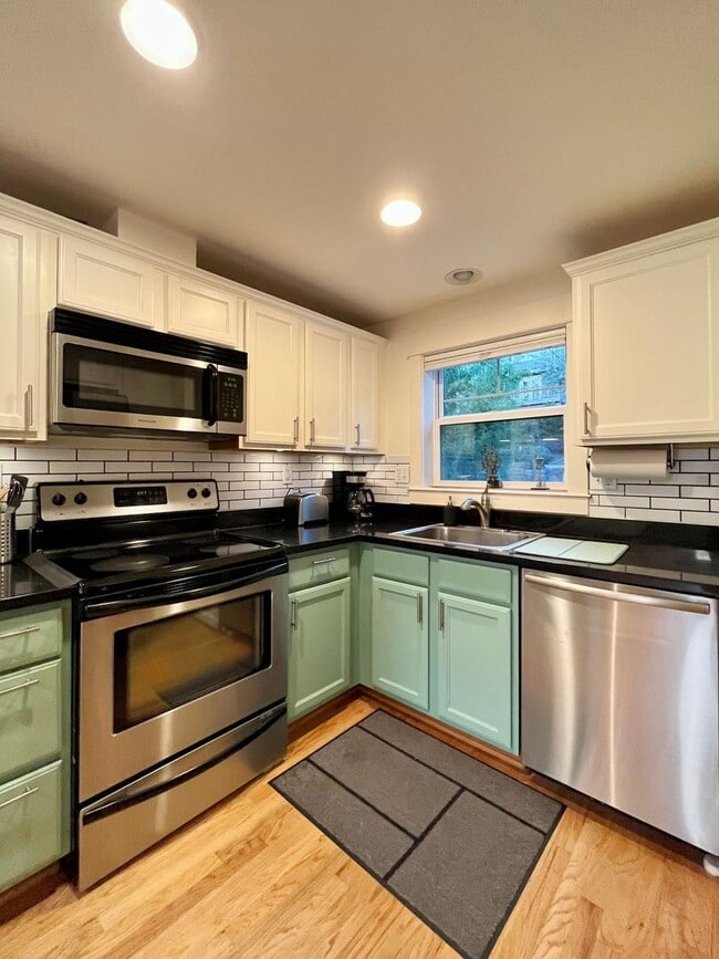 4816 Delridge Wy SW in Seattle, WA - Building Photo - Building Photo