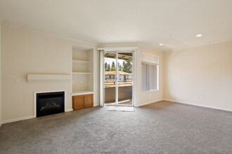 5201 Laguna Oaks Dr in Elk Grove, CA - Building Photo - Building Photo