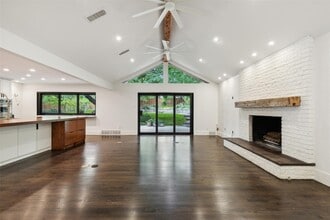 6945 Tokalon Dr in Dallas, TX - Foto de edificio - Building Photo