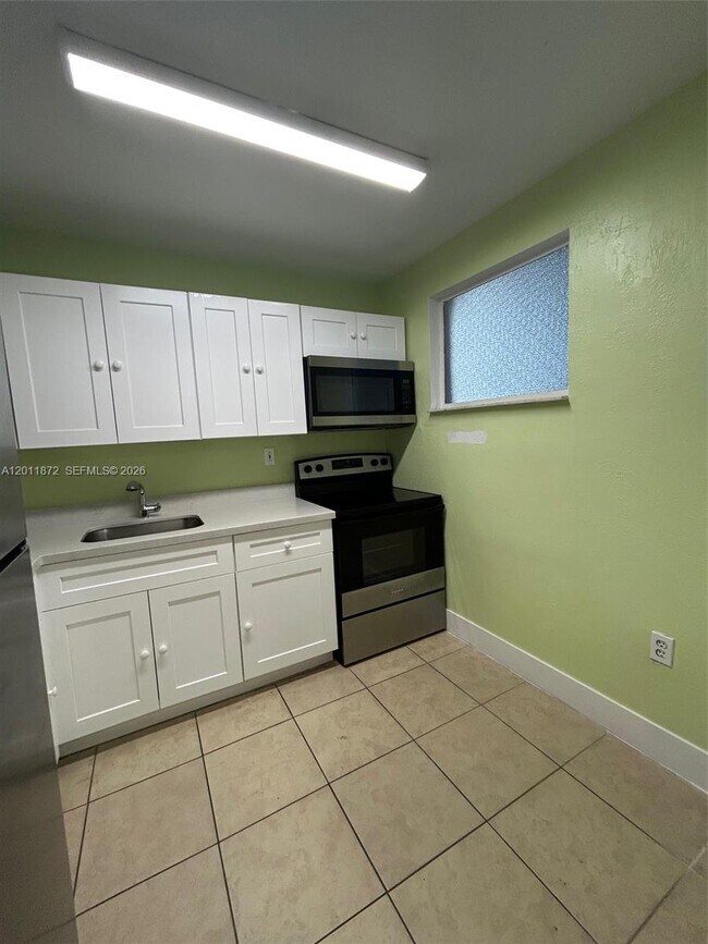 19825 SW 114th Ave in Miami, FL - Foto de edificio - Building Photo