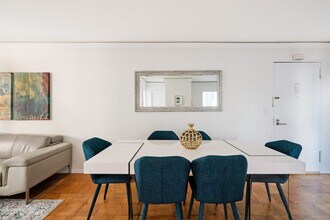 230 W 55th St in New York, NY - Building Photo - Building Photo