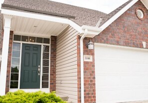 1100 Oaktree Pl in Manhattan, KS - Building Photo