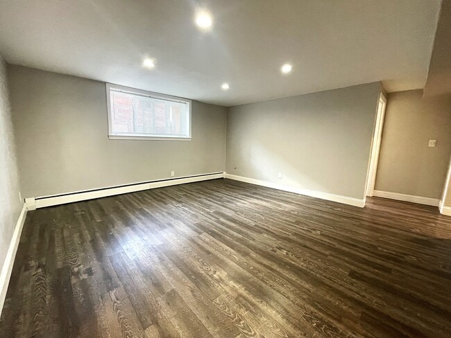 8 Bryon Rd, Unit 1 in Boston College, MA - Foto de edificio - Building Photo