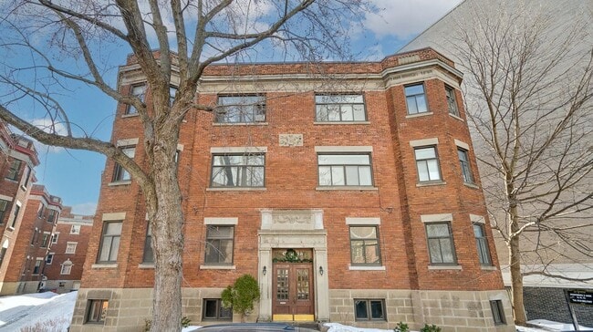 4278 Sherbrooke Rue O in Westmount, QC - Building Photo - Building Photo
