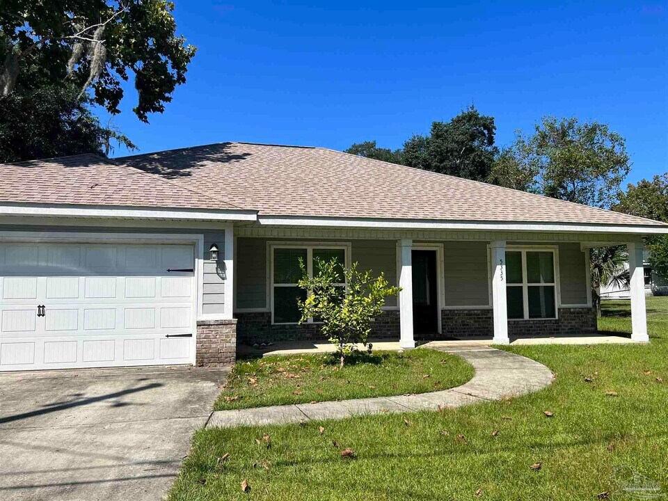 5335 Broad St in Milton, FL - Building Photo