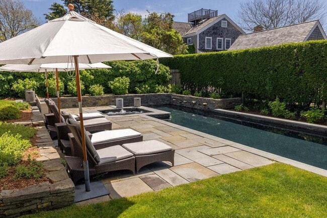 17 Burnell St in Nantucket, MA - Building Photo - Building Photo