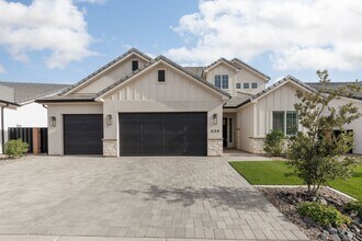 329 S Water Crse Dr in Washington, UT - Building Photo - Building Photo