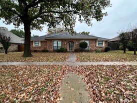 4821 S Country Club Rd in Garland, TX - Building Photo