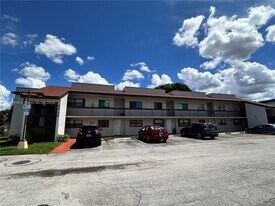 8875 Fontainebleau Blvd in Miami, FL - Building Photo