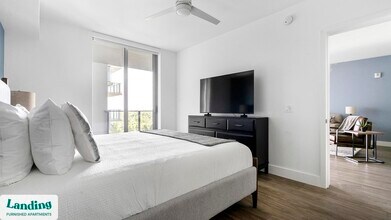 1950 Mayfair St, Unit 1027 in Naples, FL - Foto de edificio - Building Photo