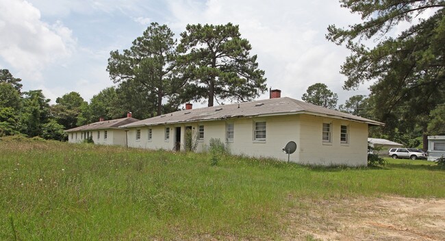 Pine Villa Apartments in Florence, SC - Foto de edificio - Building Photo