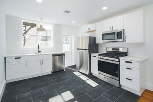 724 Dickinson St in Philadelphia, PA - Building Photo