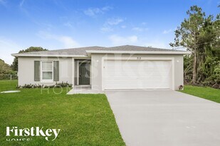 713 SE Lansdowne Ave in Port St. Lucie, FL - Building Photo