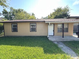 2514 Avenue B in Dickinson, TX - Building Photo