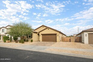 15698 W Woodlands Ave in Goodyear, AZ - Building Photo
