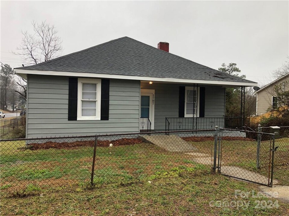 1707 Parkdale Ave in Gastonia, NC - Building Photo