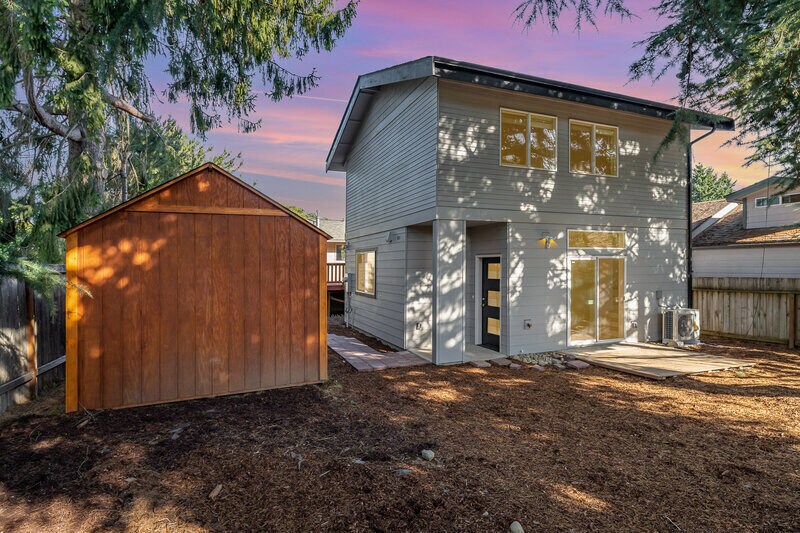 9217 Evanston Ave N in Seattle, WA - Building Photo