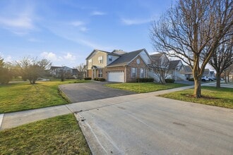 1586 Millbrook Dr in Algonquin, IL - Building Photo - Building Photo