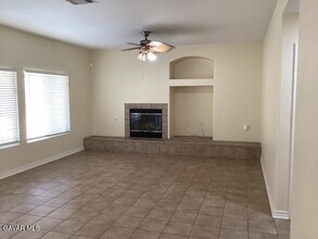 42846 21st St W in Lancaster, CA - Building Photo - Building Photo