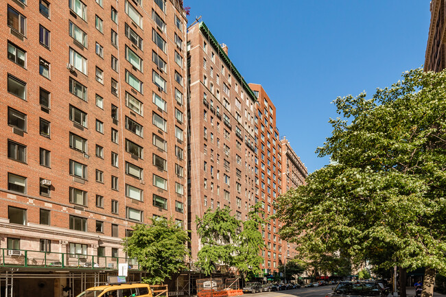 444 E 57th St in New York, NY - Building Photo - Building Photo