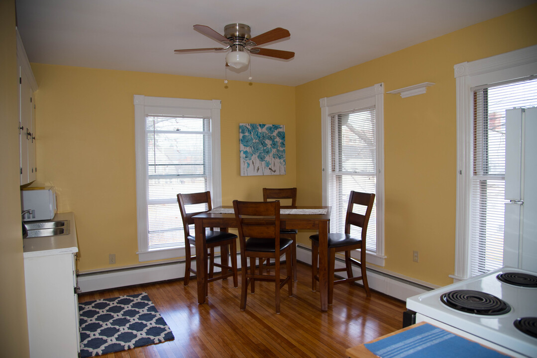 3 Bond St, Unit Victorian 2 Bdrm in Claremont, NH - Foto de edificio