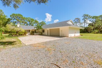 1639 Emmaus Rd NW in Palm Bay, FL - Building Photo - Building Photo