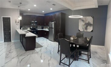 10 East St in McAllen, TX - Building Photo - Building Photo