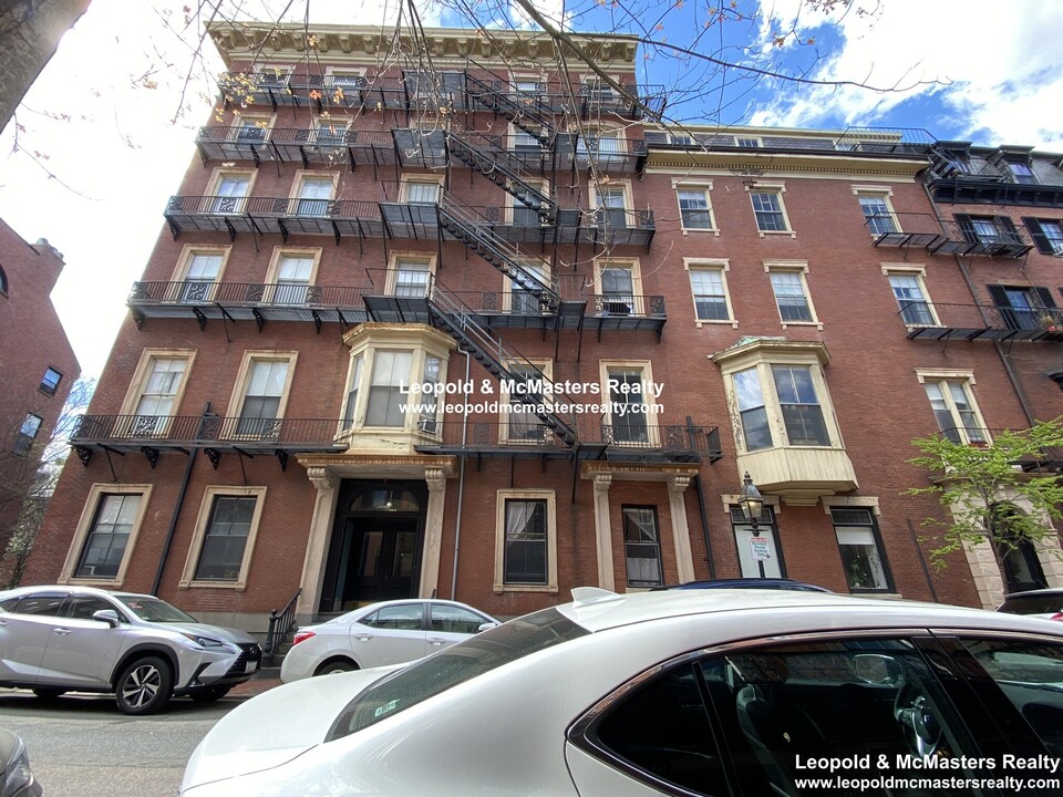 21 Mount Vernon St, Unit 603 in Boston, MA - Building Photo