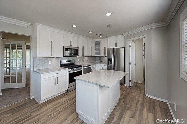159 Overlook Dr in Farmingville, NY - Foto de edificio - Building Photo