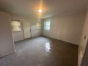 1205 Arrott St, Unit 2 in Philadelphia, PA - Foto de edificio - Building Photo