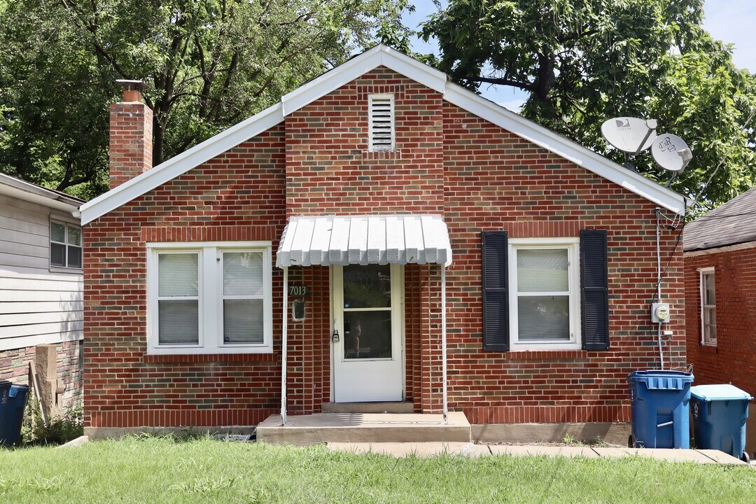 7013 Florence Pl in Jennings, MO - Building Photo